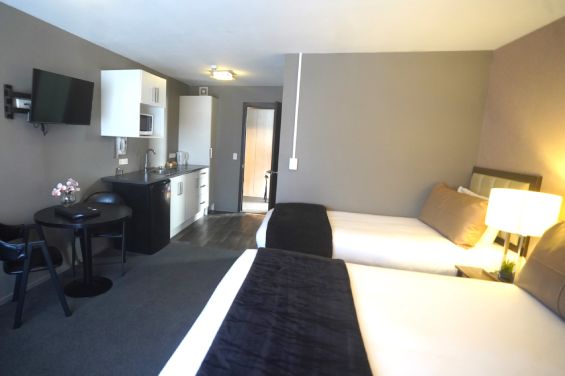 Interconnecting 2 Studios beds and kitchenette